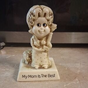 Charming Cream Figurine - My Mom Is The Best